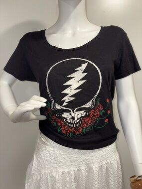 Women's Black Graphic Skull & Roses Tee - Casual Short Sleeve